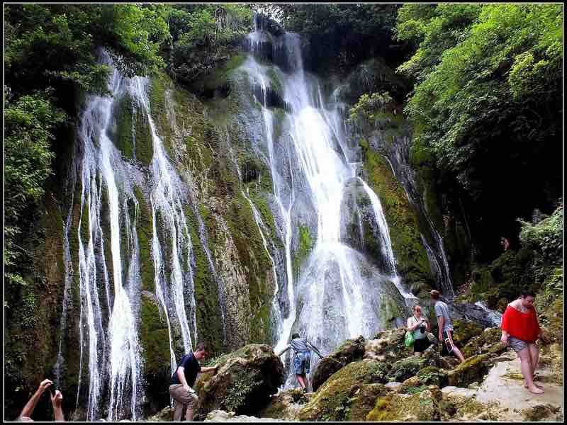 Mele Cascade Waterfall1